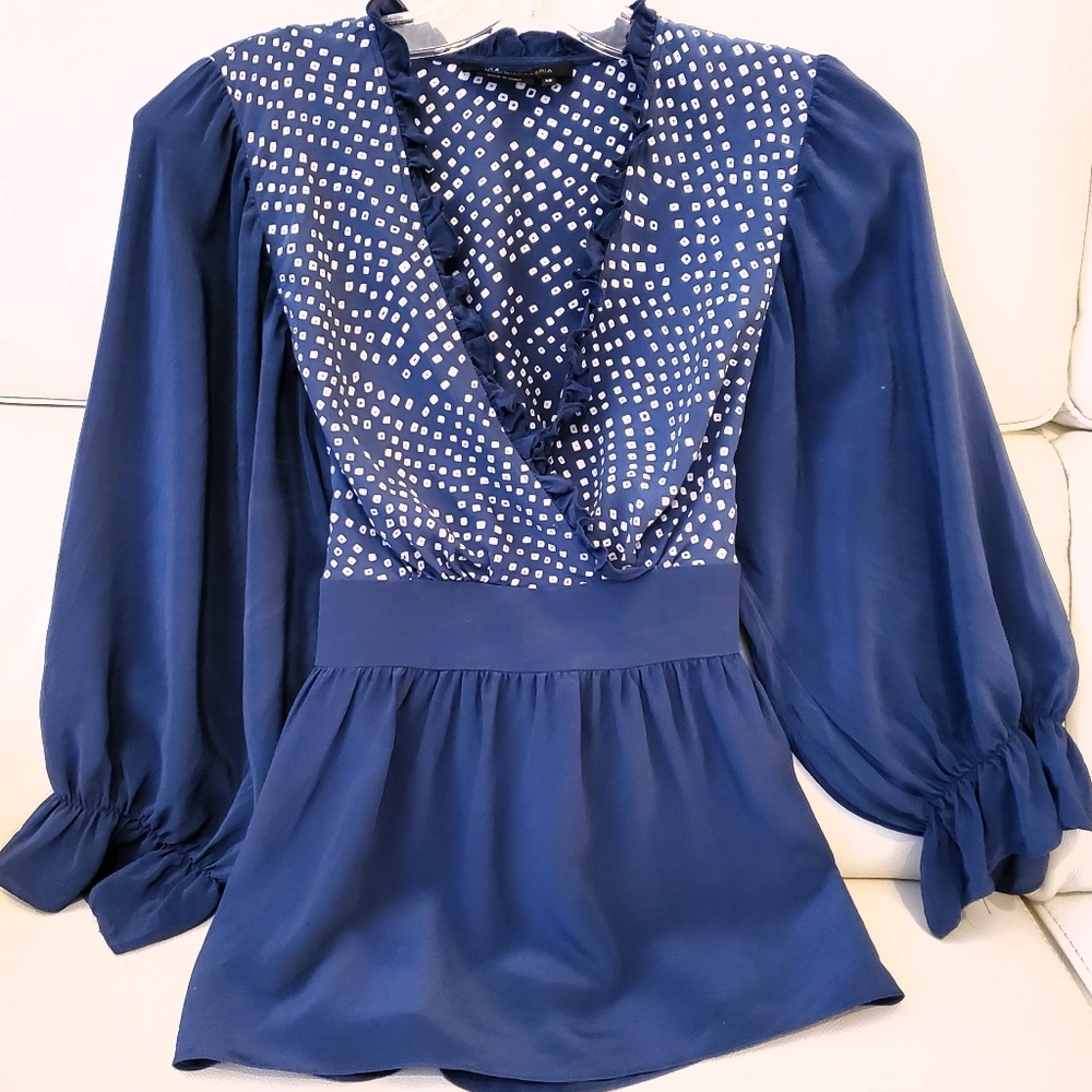 2/40$ BCBG MAXAZRIA blue polka dots silk blouse